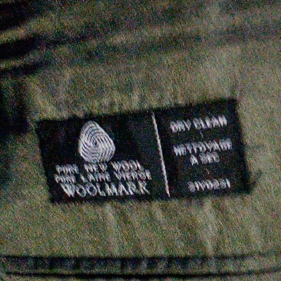 Men's suit - Picture 3 of 3